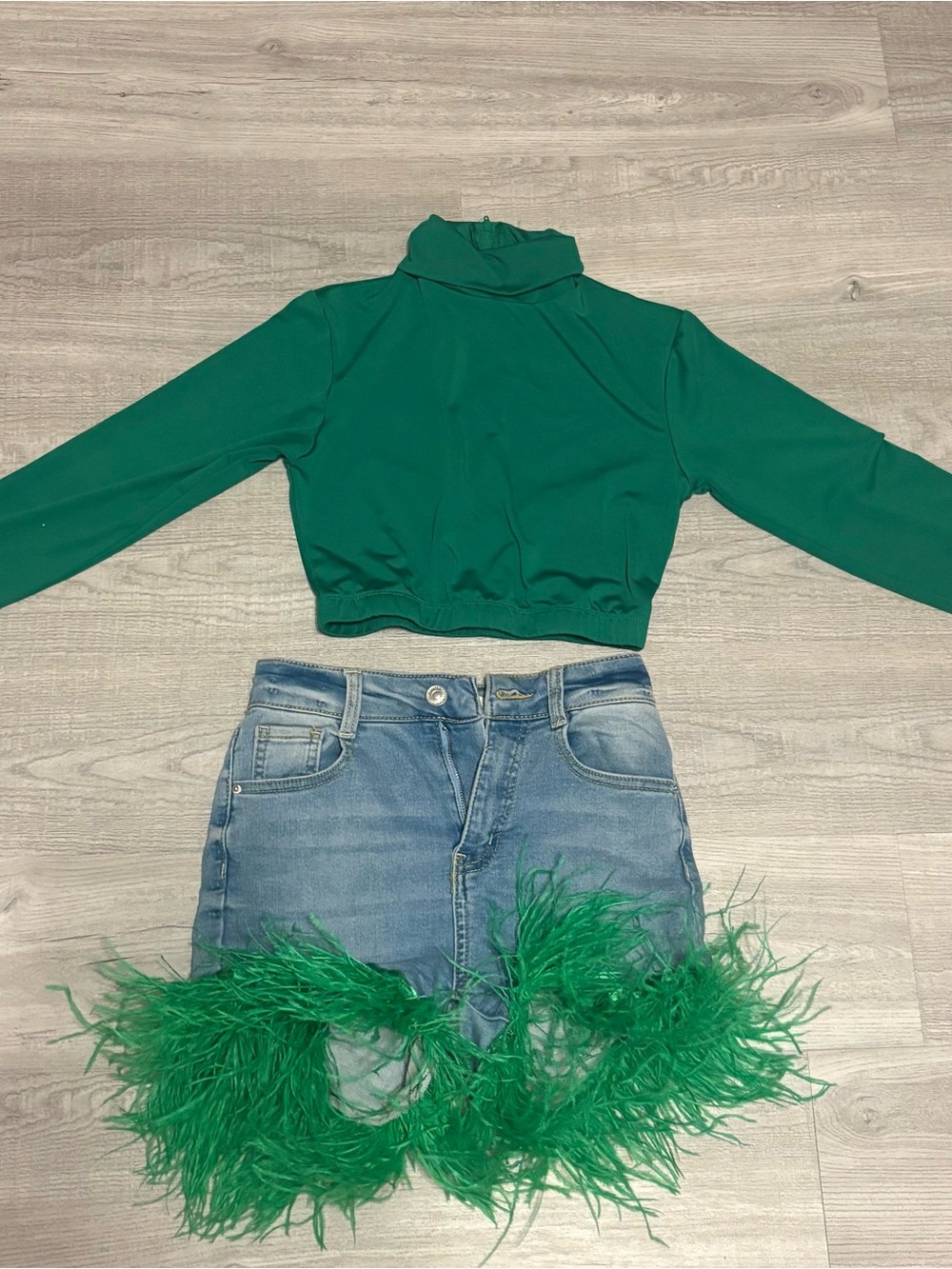 Green Long-Sleeve Cropped Turtleneck Top